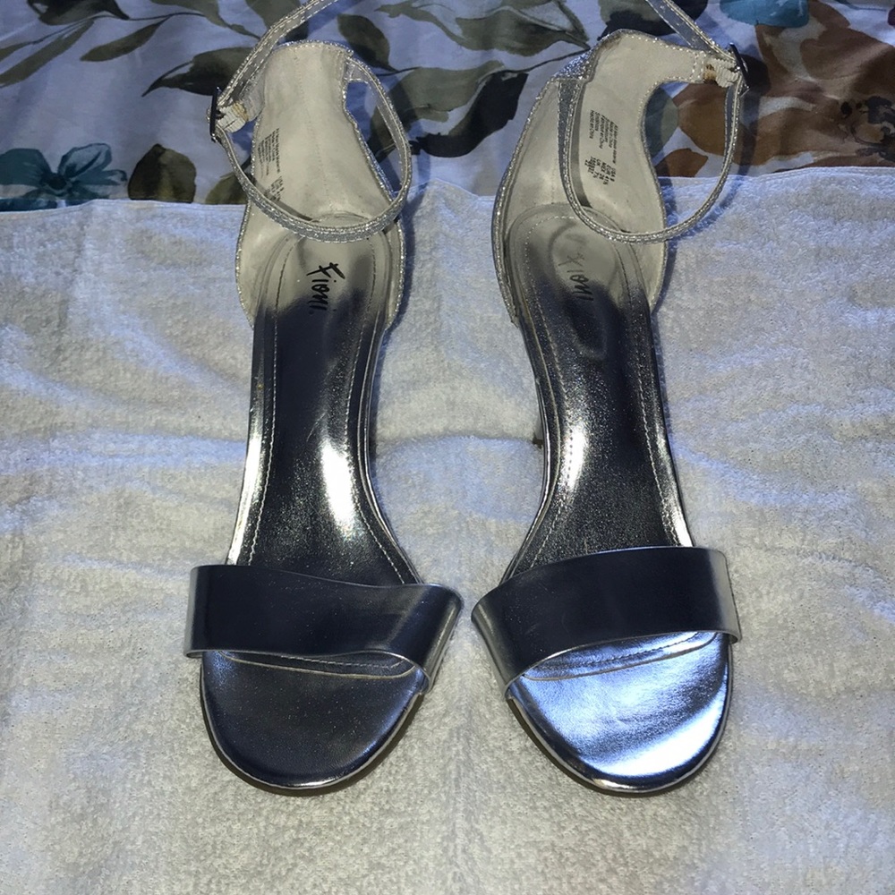 Fioni Silver Shimmering High Heels Size 9